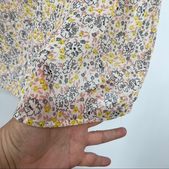 Old Navy Floral Sheer Lightweight Quarter Sleeves Ruffle Button V-Neckline Top - Picture 8 of 11